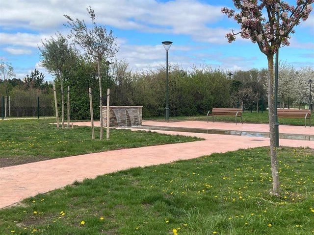 Archivo - Mañana viernes se abre al público la tercera zona de esparcimiento canino de Logroño, ubicada en el Parque de La Ribera