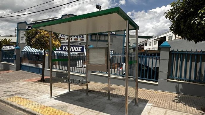 Una de las marquesinas instaladas en Baena.