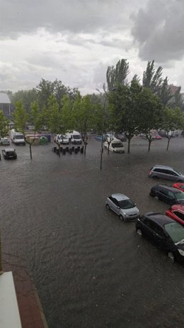 Foto de las inundaciones que ha causado esta tarde una tormenta en la localidad vallisoletana de Laguna de Duero