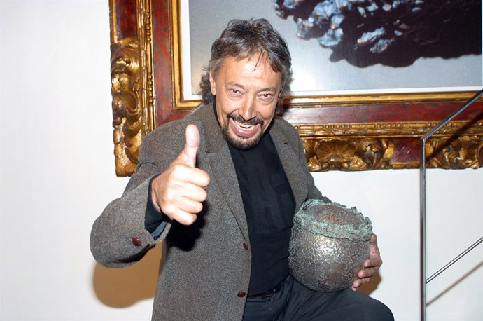 Archivo - El perruquer catal Lluís Llongueras