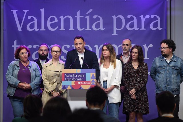 El candidato de Podemos a la Alcaldía de Madrid, Roberto Sotomayor, comparece en una rueda de prensa durante el seguimiento de la jornada electoral en la sede de Podemos, a 28 de mayo de 2023, en Madrid (España). 