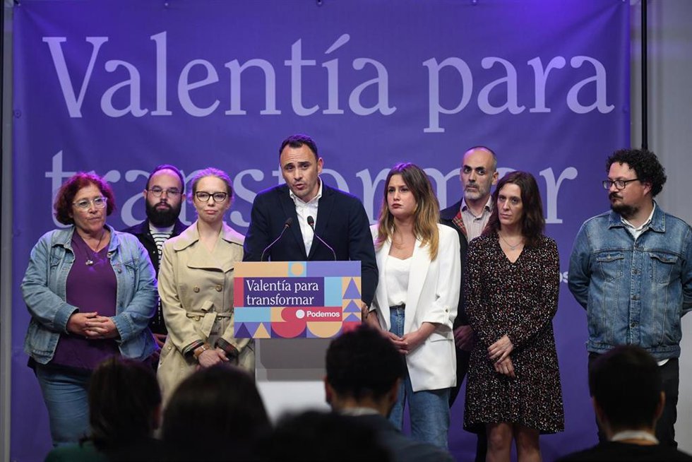 El candidato de Podemos a la Alcaldía de Madrid, Roberto Sotomayor, comparece en una rueda de prensa durante el seguimiento de la jornada electoral en la sede de Podemos, a 28 de mayo de 2023, en Madrid (España). 