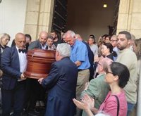 Córdoba despide entre aplausos a Antonio Gala, cuyas cenizas descansarán como él quiso, en su Fundación