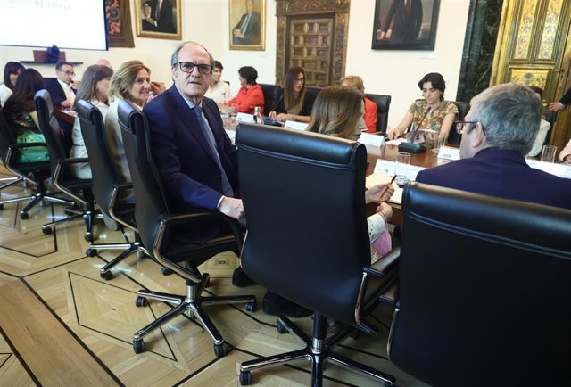 Archivo - El Defensor del Pueblo, Ángel Gabilondo, en la primera reunión de la Comisión Asesora para investigar los abusos en la Iglesia, en la sede del Defensor del Pueblo, a 5 de julio de 2022, en Madrid.