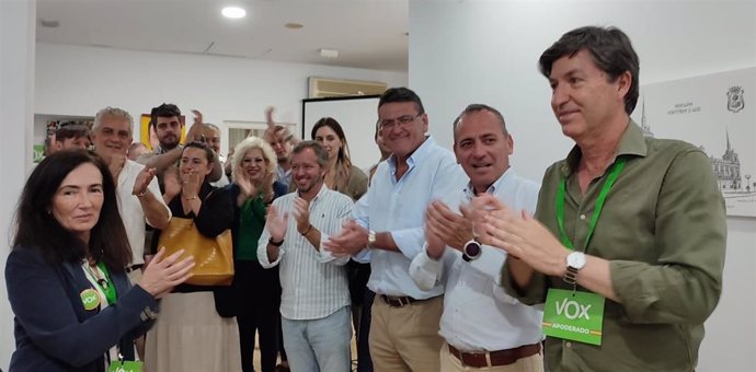 Miembros de la candidatura en Huelva este domingo.