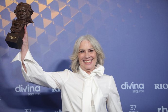 Archivo - La ganadora a Mejor Actriz de Reparto Susi Sánchez posa con su premio durante la gala de la 37 edición de los Premios Goya en el Palacio de Congresos y Exposiciones FIBES, a 11 de febrero de 2023, en Sevilla, Andalucía (España). 