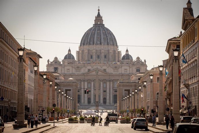 Archivo - Basílica de San Pedro, en Roma.