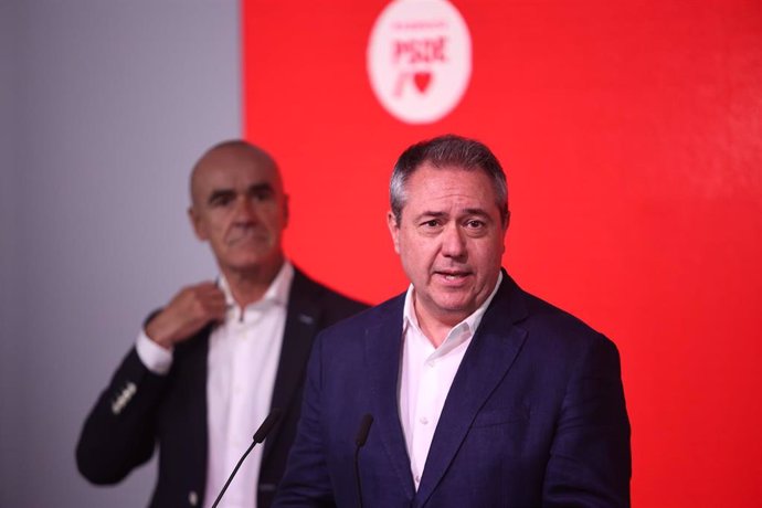 El secretario general del PSOE de Andalucía, Juan Espadas interviene en rueda de prensa durante el seguimiento de la jornada electoral, a 28 de mayo de 2023 en Sevilla. (Foto de archivo).