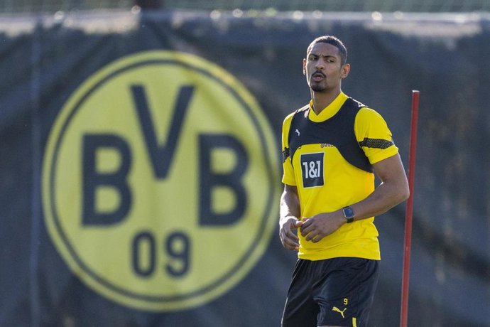 Archivo - El jugador del Borussia Dortmund Sebastien Haller.