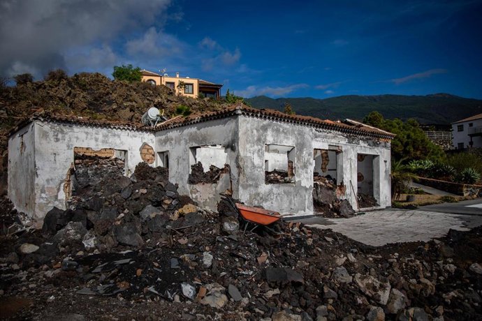 Archivo - Vista de una casa arrasada por la lava en Las Manchas, Los Llanos de Aridane, La Palma, Canarias (España). Después de 85 días de actividad, el pasado 25 de diciembre de 2021, se dio por finalizada la erupción del volcán de Cumbre Vieja, que co