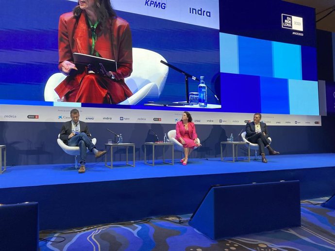 El ceo de Tech Barcelona Miquel Martí, la exasesora de Barack Obama Natalia Olson y el comisionado de Promoción de Ciudad del Ayuntamiento de Barcelona Pau Solanillas, en la sesión del Cercle.