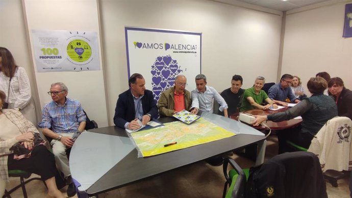 Imagen de la primera asamblea de Vamos Palencia para decidir a quién van a apoyar para gobernar en el Ayuntamiento de Palencia