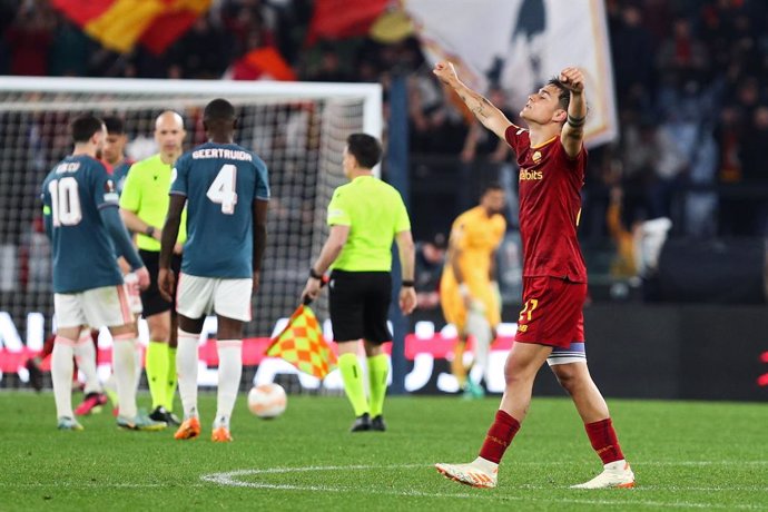 Archivo - Paulo Dybala of Roma celebrates the victory at the end of the UEFA Europa League, Quarter-finals, 2nd leg football match between AS Roma and Feyenoord on April 20, 2023 at Stadio Olimpico in Rome, Italy - Photo Federico Proietti / DPPI