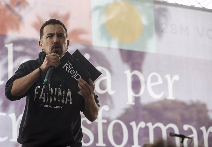 El exvicepresidente del Gobierno y exlíder de Podemos Pablo Iglesias, interviene durante un acto de cierre de campaña de Unides Podem-Esquerra Unida, en el Puente Exposición, a 26 de mayo de 2023, en Valencia