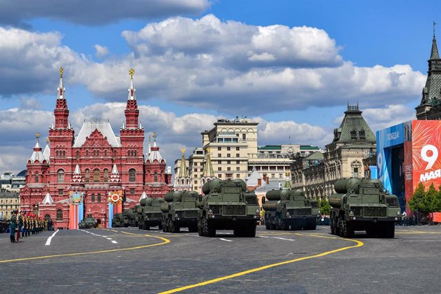 Desfile militar en la plaza Roja de la capital de Rusia, Moscú, con motivo del Día de la Victoria