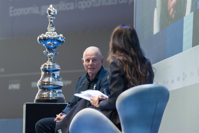 El ceo de la Copa América de vela y del Emirates Team New Zealand, Grant Dalton, durante su intervención en la 38 Reunió Cercle d'Economia.