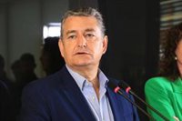 Sanz afirma que han ganado la "moderación y la humildad" de Moreno, frente a la política "de bronca" de Sánchez