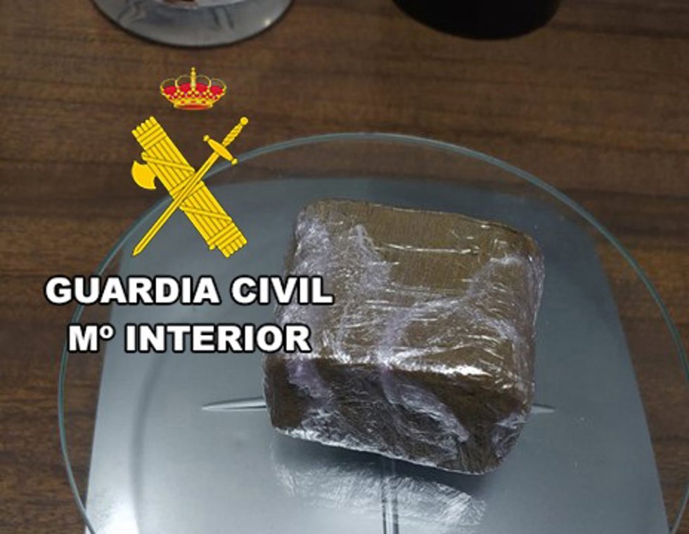 Placa de hachís intervenida