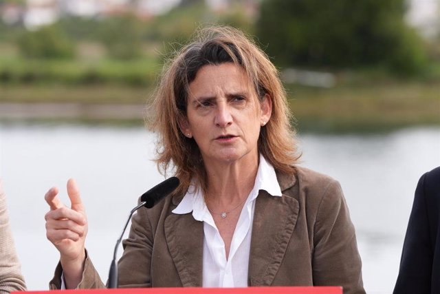 La ministra para la Transición Ecológica y el Reto Demográfico, Teresa Ribera, durante un acto de campaña del PSE-EE en el parque Osinbiribil, a 25 de mayo de 2023, en Irún, Guipúzcoa, País Vasco (España). El acto está enmarcado en la campaña electoral pa