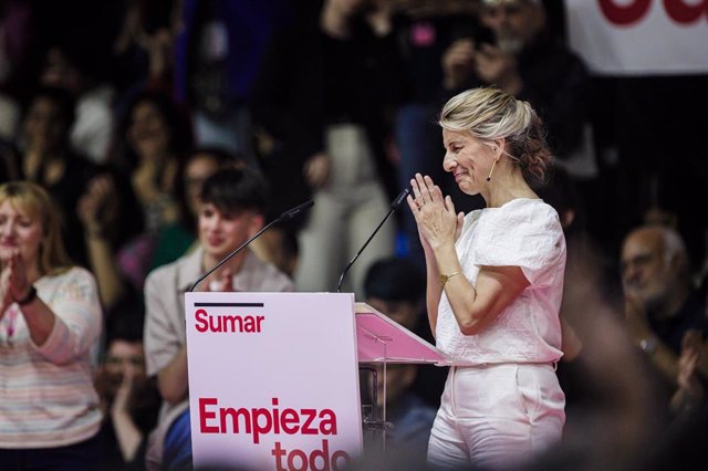 Archivo - La vicepresidenta segunda y ministra de Trabajo y Economía Social, Yolanda Díaz, interviene en un acto de Sumar. en el polideportivo Antonio Magariños, a 2 de abril de 2023, en Madrid, (España). 