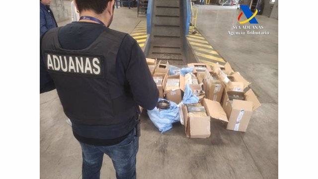 Incautación de 478 kilos de cocaína en el aeropuerto de Madrid-Barajas