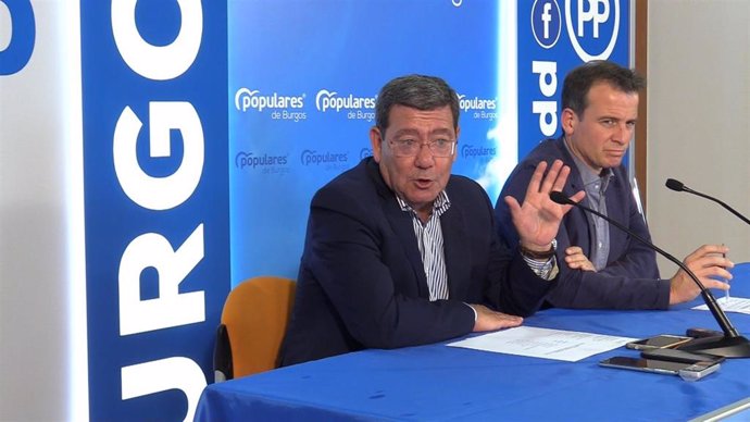 Archivo - César Rico, presidente provincial del PP de Burgos, y Borja Suárez, secretario de los 'populares' burgaleses.