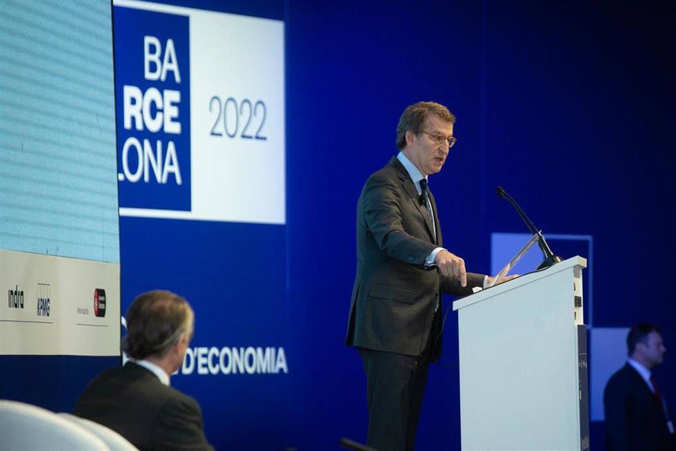 Archivo - El presidente del PP, Alberto Núñez Feijóo, interviene en la sesión 'Retos de la economía española II', de la jornada de clausura de la XXXVII Reunió Cercle dEconomia, en el hotel W Barcelona, a 6 de mayo de 2022, en Barcelona, Catalunya (Esp