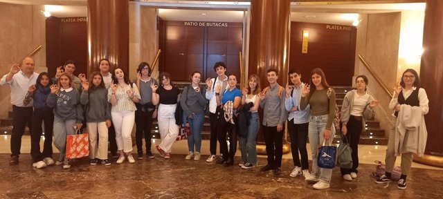 Alumnos del Conservatorio de Montijo visitan el Teatro Real de Madrid.