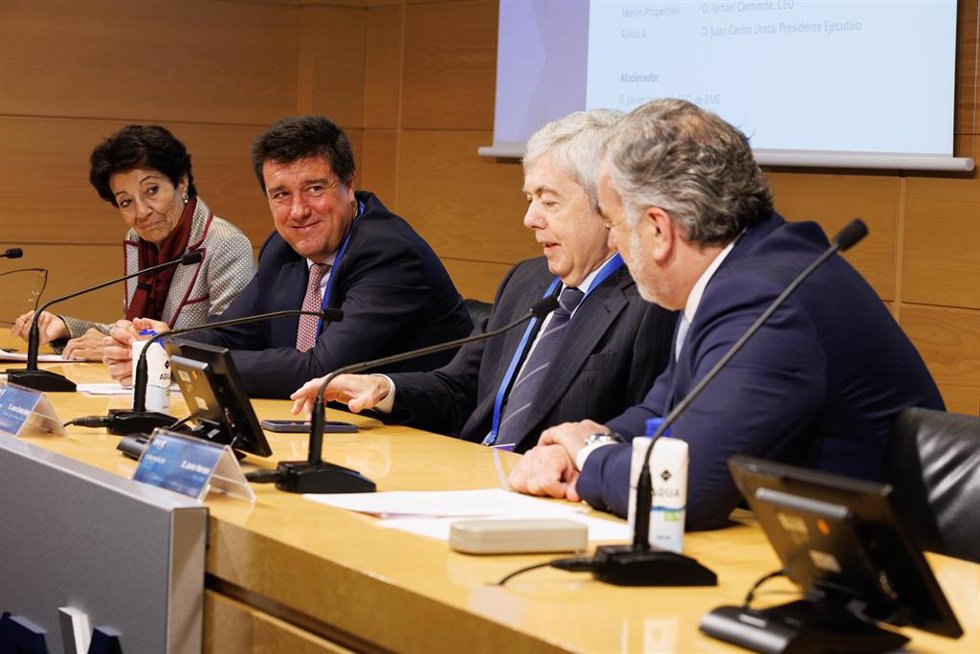 (I-D) La presidenta de Enerside Energy, Anna M. Birulés; consejero delegado de Merlin Properties, Ismael Clemente; el presidente ejecutivo de Renta 4 Banco, Juan Carlos Ureta, y el consejero delegado de BME, Javier Hernani.