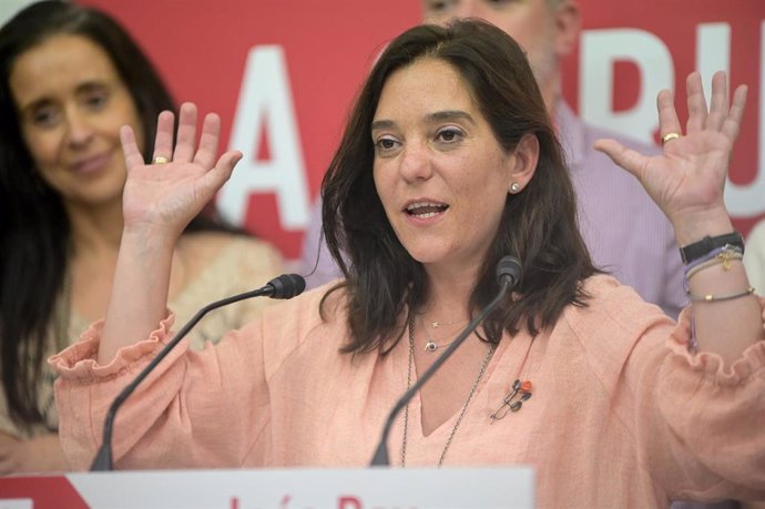 La alcaldesa en funciones de A Coruña, Inés Rey, tras conocerse el resultado de las elecciones municipales