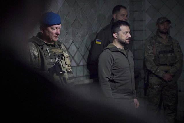El presidente ucraniano, Volodimir Zelenski, visita a las tropas en Vuhledar, en la región de Donetsk.