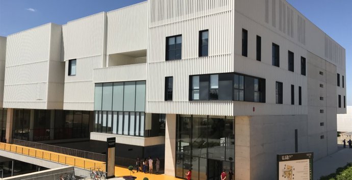 Edificio de Servicios Generales de la EPSL en el Campus de Linares.