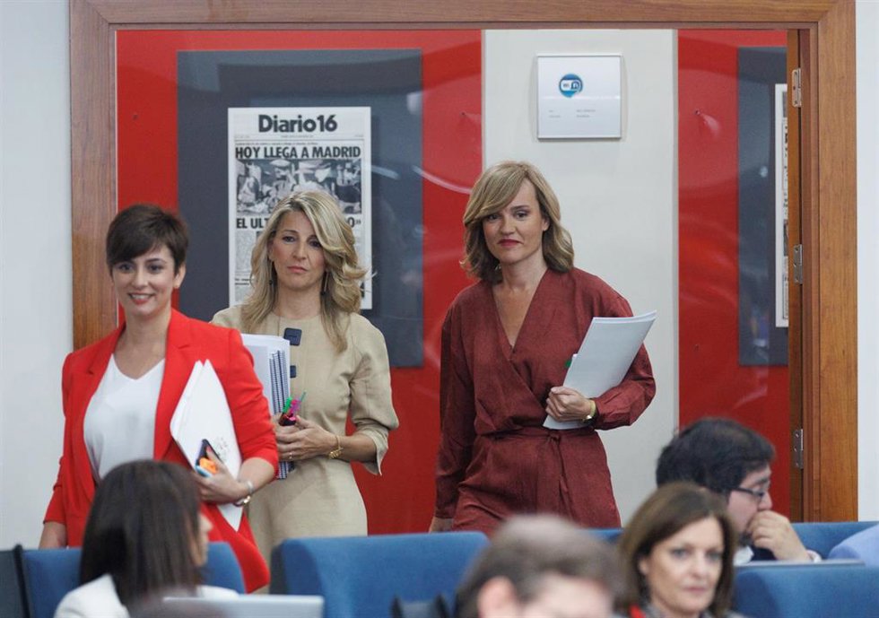 Archivo - (I-D) La ministra de Política Territorial y portavoz del Gobierno, Isabel Rodríguez; la vicepresidenta segunda y ministra de Empleo, Yolanda Díaz, y la ministra de Educación y Formación Profesional, Pilar Alegría,
