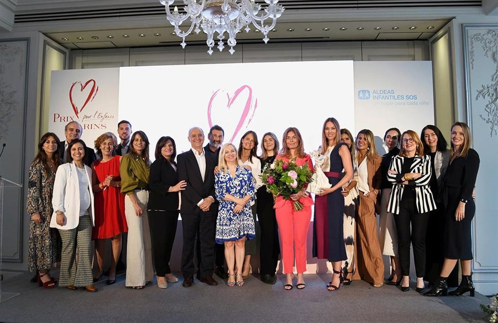 Clarins ha entregado su prestigioso premio Clarins por la Infancia 2023 a Celeste Cervera Morga