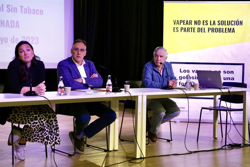 Presentación de la campaña sobre los riesgos del vapeo.