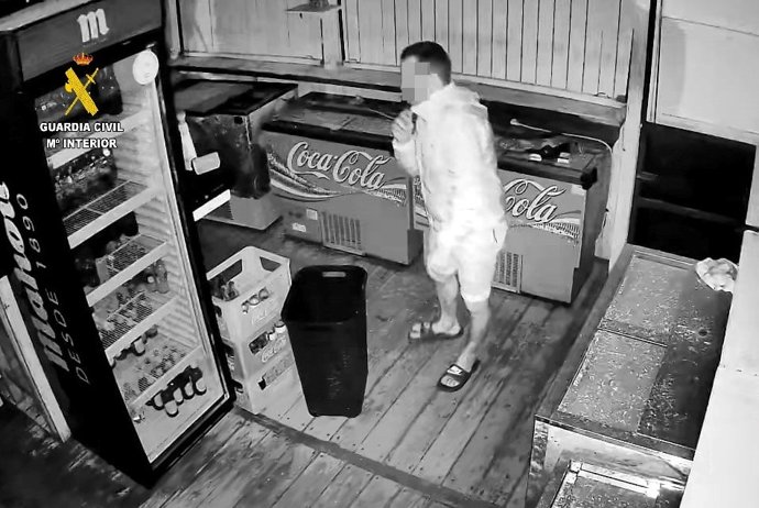 Detienen al presunto autor de una oleada de robos ocurridos en dos meses en varios bares de Tarifa