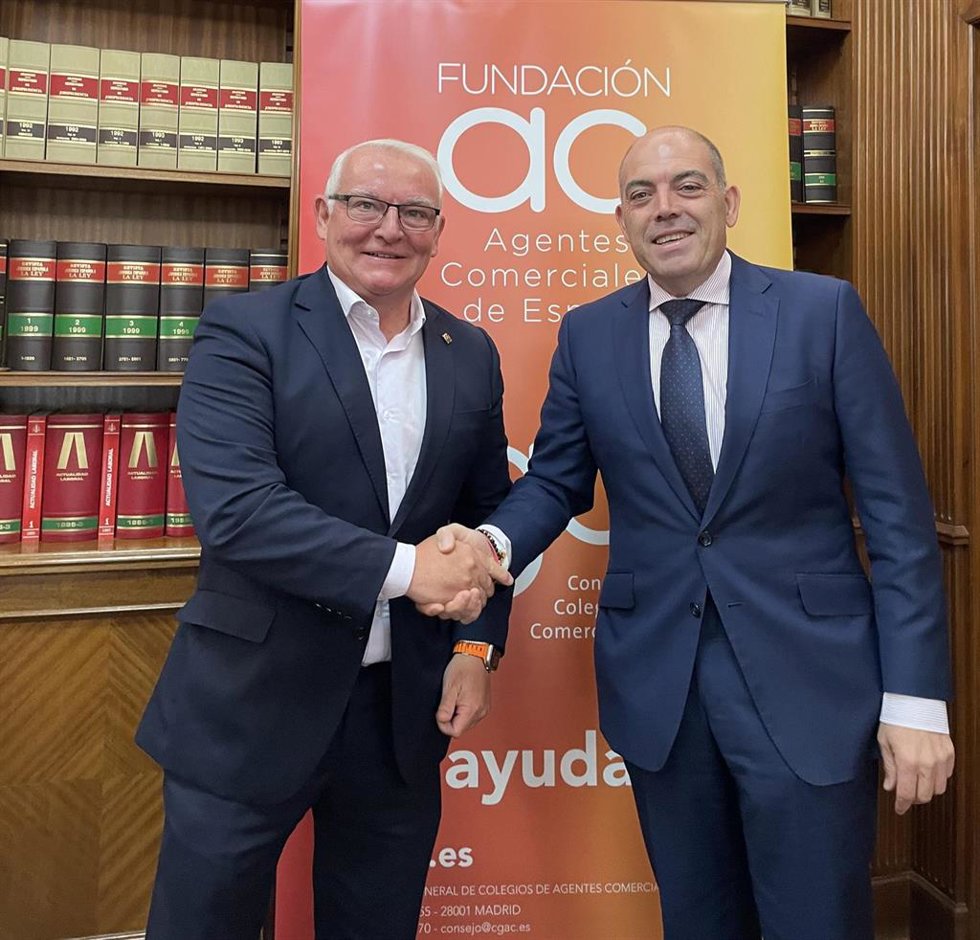 El presidente del Consejo General de Colegios de Agentes Comerciales de España, Manuel Maestre, y el presidente de la Federación Nacional de Asociaciones de Trabajadores Autónomos (ATA), Lorenzo Amor.