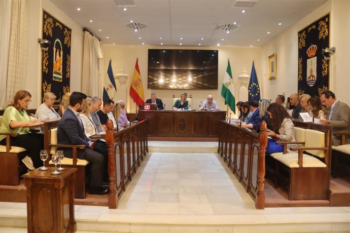 El Plan Municipal de Igualdad y prevención de la Violencia de Género se ha aprobado en pleno con los votos a favor de PSOE, PP, Ciudadanos, Adelante Andalucía y Andalucía por Sí y con el voto en contra de Vox.