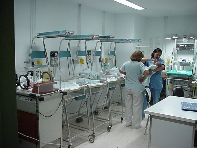 Archivo - Matronas en un hospital, foto de recurso