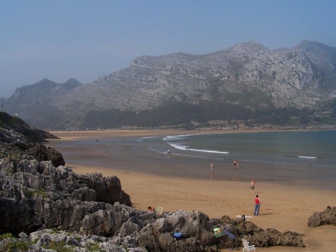 Archivo - Playa de Oriñón