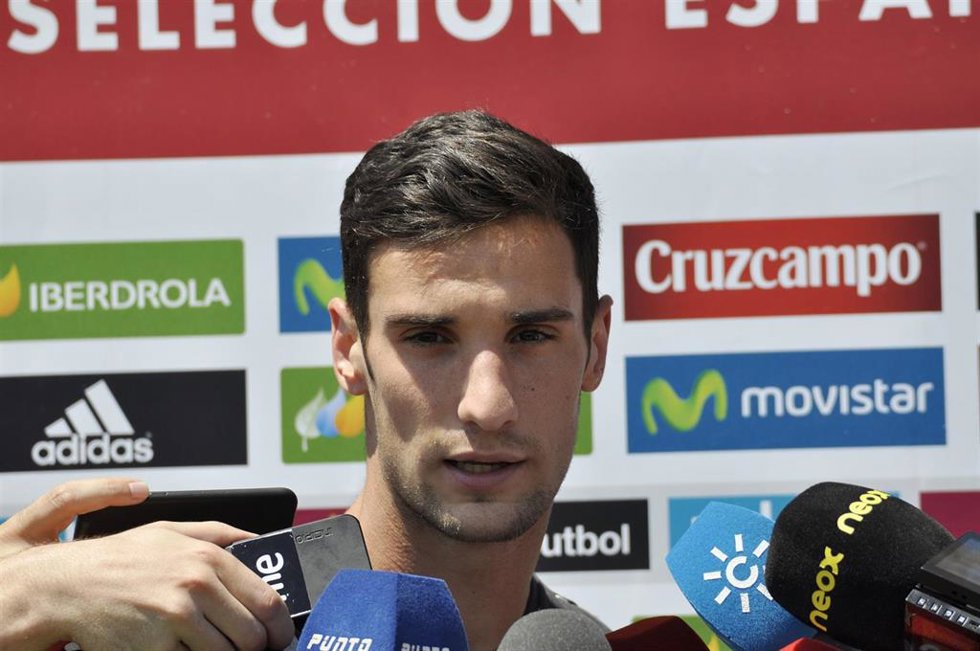 Archivo - El portero español del PSG Sergio Rico en una concentración con la selección española.