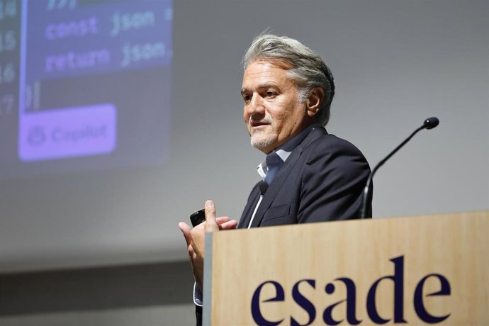 Archivo - El presidente de Microsoft España, Alberto Granados, en un foro organizado por Esade.