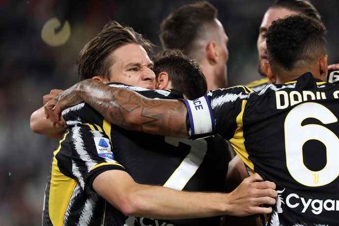 Los jugadores de la Juventus celebran un gol.  