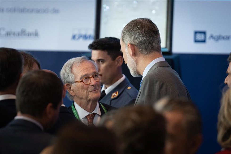 El candidato de Junts per Catalunya a la Alcaldía de Barcelona, Xavier Trias (i) y el Rey Felipe VI (d), durante la jornada de la 38 reunión del Cercle dEconomia, en el Hotel W de Barcelona, a 30 de mayo de 2023, en Barcelona, Catalunya (España). 