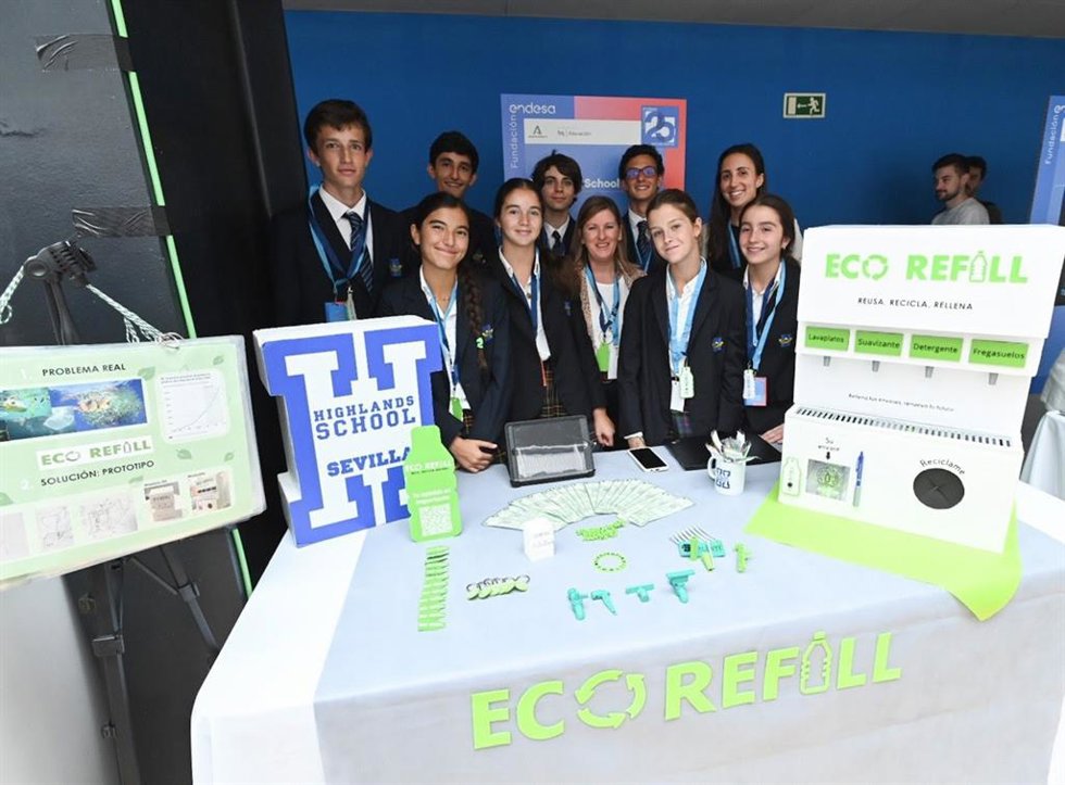 Los alumnos del Colegio Highlands de Sevilla en la recogida de su galardón