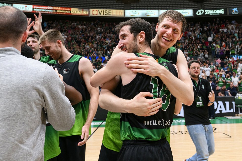 Los jugadores del Joventut celebran su clasificación para las semifinales de la Liga Endesa 2022-2023