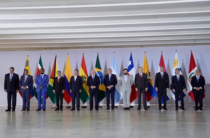 Foto institucional de la cumbre latinoamericana celebrada en Brasilia, Brasil