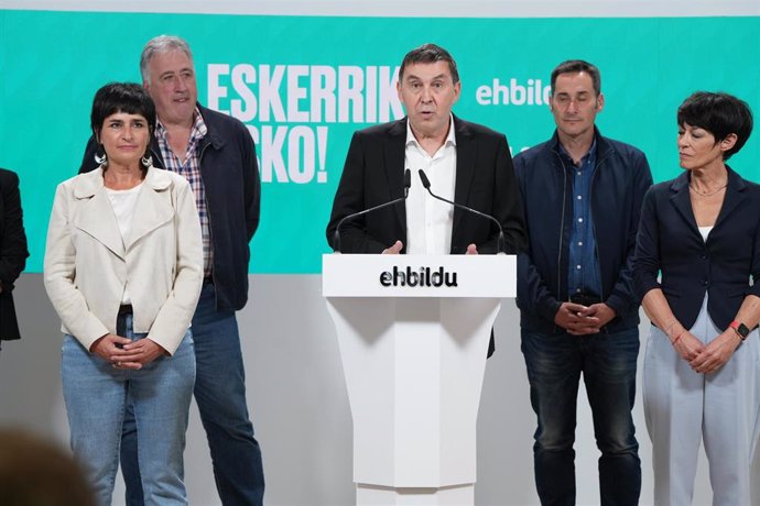 El coordinador general de EH Bildu, Arnaldo Otegi, interviene durante una rueda de prensa posterior a la reunión de la Mesa Política de la coalición, a 29 de mayo de 2023, en San Sebastián, Gipuzkoa