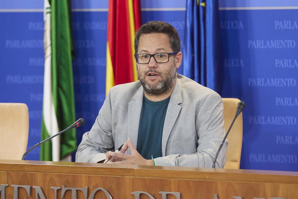 El portavoz del Grupo Mixto-AdelanteAndalucía, José Ignacio García, durante la ronda de ruedas de prensa de portavoces de los grupos parlamentarios con motivo de la reunión de la Mesa y de la Junta de Portavoces en el Parlamento de Andalucía, a 31 de ma