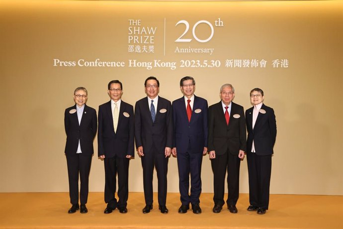 From left to right - Officials of The Shaw Prize Foundation: Ms Jenny Li (Board Member), Prof Pak-Chung Ching (Council Member), Dr Raymond Chan (Chair), Prof Kenneth Young (Council Chair), Prof Wai-Yee Chan (Council Member) and Ms Meage Choy (Board Memb